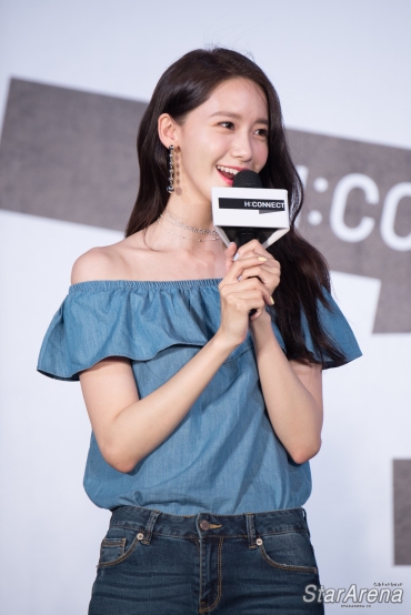 [PIC][22-07-2017]YoonA khởi hành đi Đài Loan để tham dự buổi Fanmeeting cho thương hiệu "H:CONNECT" vào hôm nay - Page 4 Hconnect-yoona-11